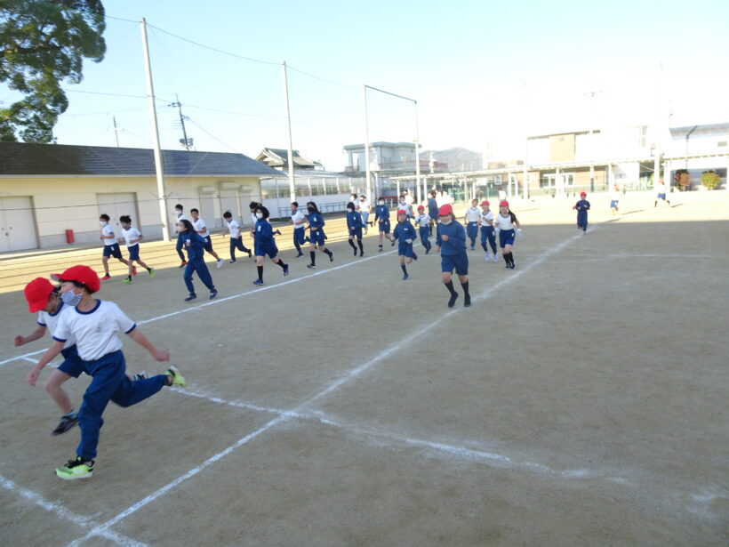 ６年生と一緒に朝トレ