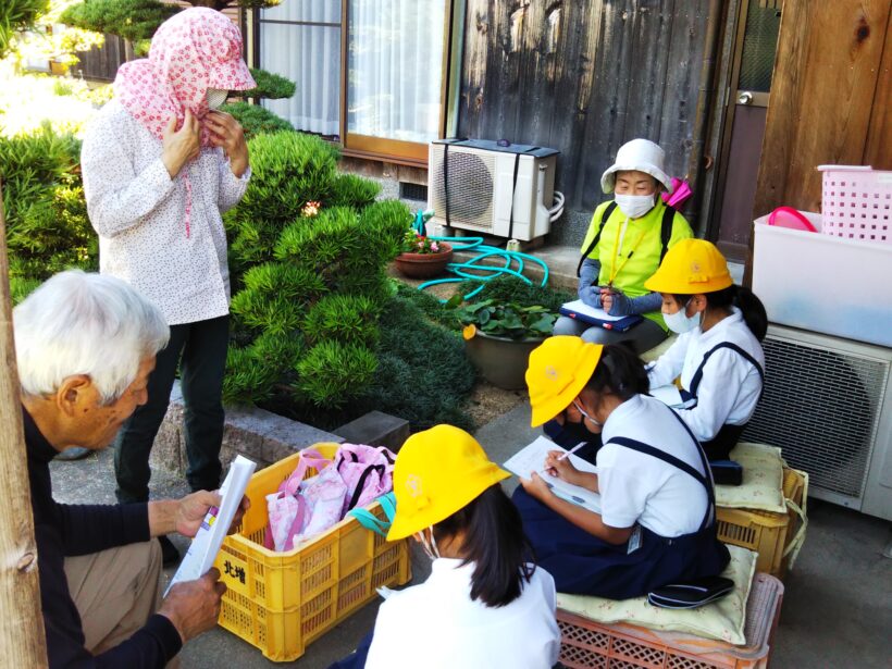 校区のお店や工場を見学しました！