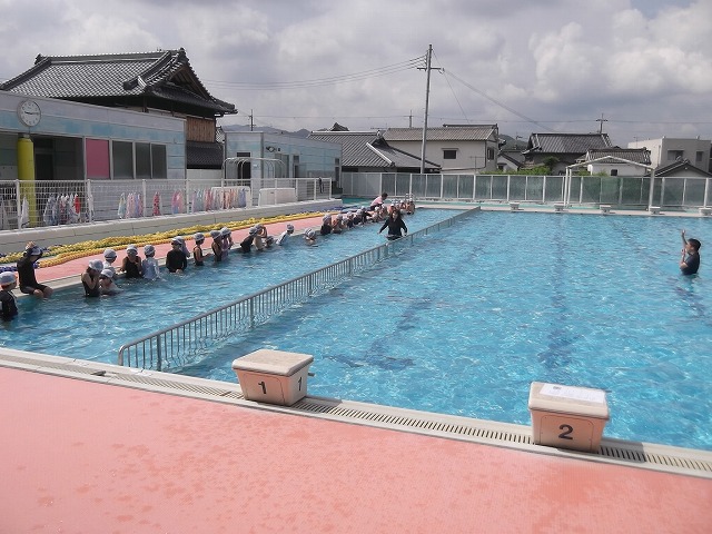 プール開き（１・２・６年）と５年田植え