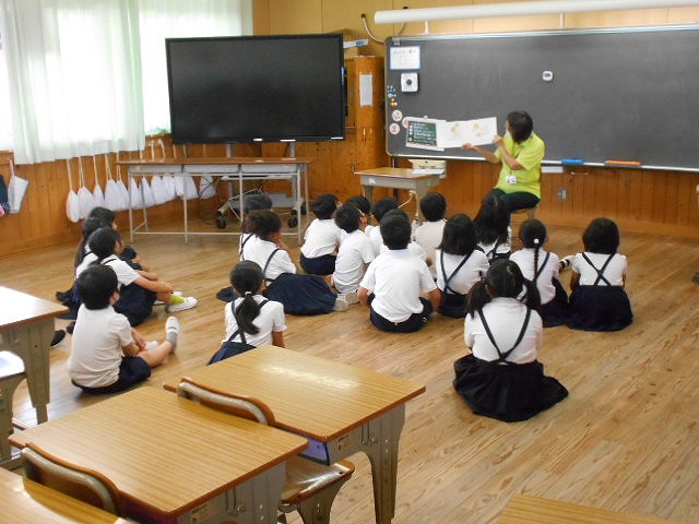 朝の読み聞かせ（低学年）