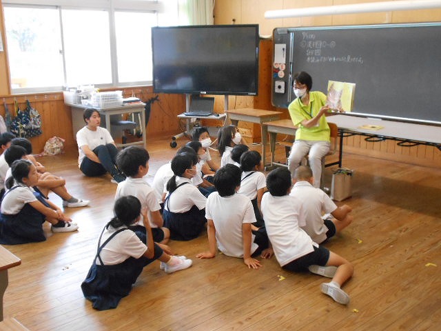 朝の読み聞かせ（低学年）