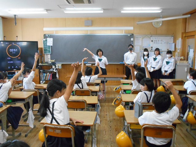 ５年ビブリオバトル（粉河高校生来校）