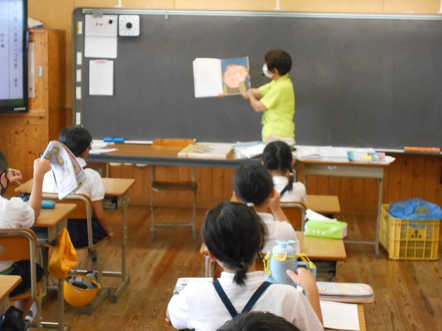 朝の読み聞かせ（高学年）