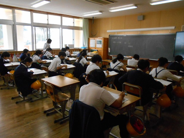 １・２年サツマイモ掘り、３年地域安全マップ作り、４・５年県学力到達度調査