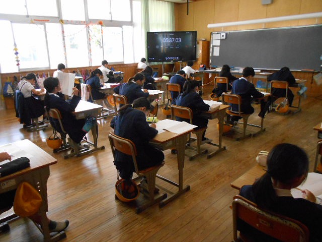 １・２年サツマイモ掘り、３年地域安全マップ作り、４・５年県学力到達度調査