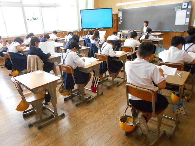 １・２年サツマイモ掘り、３年地域安全マップ作り、４・５年県学力到達度調査