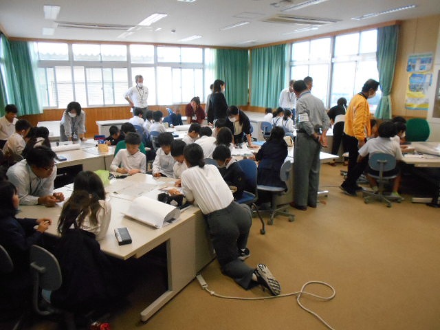 １・２年サツマイモ掘り、３年地域安全マップ作り、４・５年県学力到達度調査