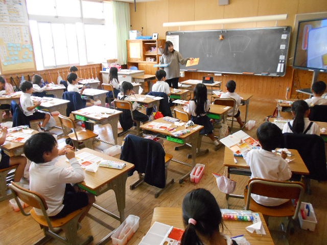 今日の授業風景（５年生は稲刈り）