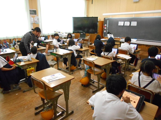 今日の授業風景（５年生は稲刈り）