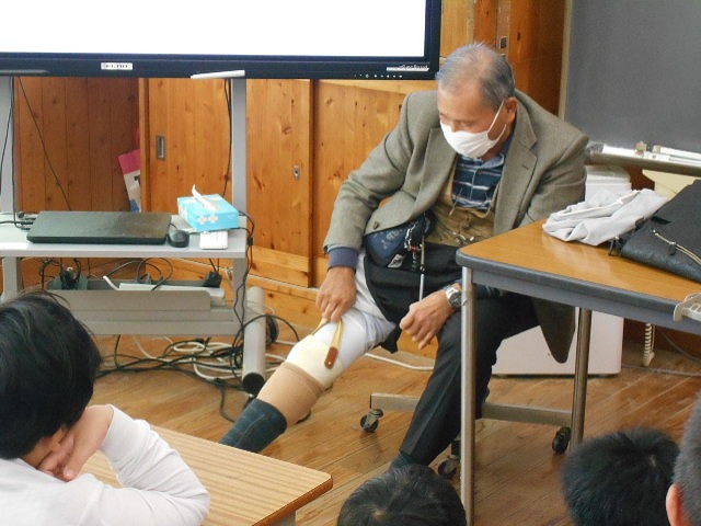 ４年　福祉学習「義足の方から」