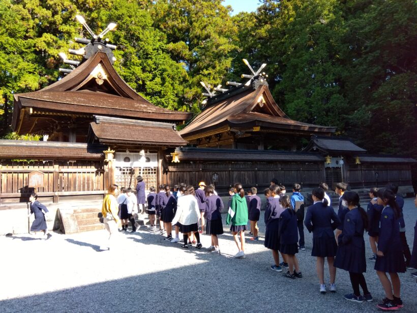 6年修学旅行　本宮大社と大鳥居