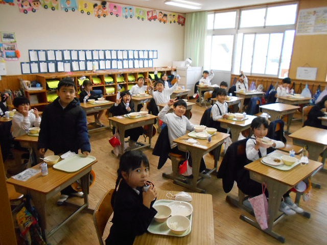 給食風景（１～６年）