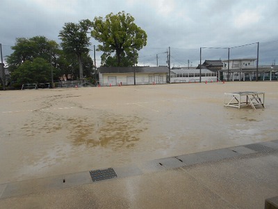 雨天のため体育館で練習しました