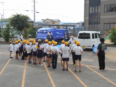 ４年　パッカー車　見学