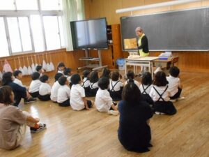 朝の読み聞かせ（１～３年）