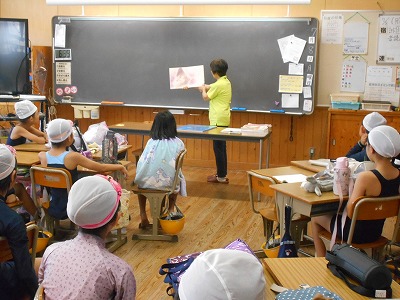 朝の読み聞かせ（高学年）、午後プール中止