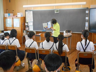 朝の読み聞かせ（高学年）、午後プール中止