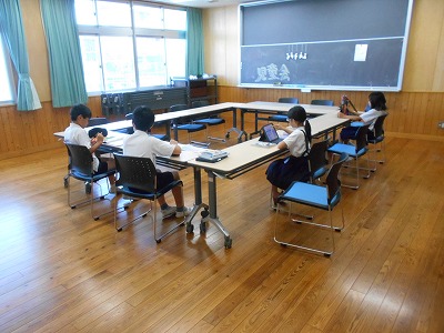 朝の読み聞かせ（高学年）、午後プール中止