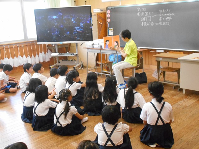 朝の読み聞かせ（低学年）