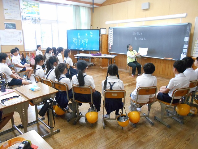 朝の読み聞かせ（高学年）