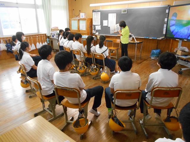 朝の読み聞かせ（高学年）