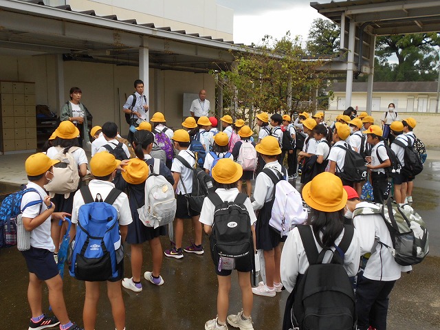 社会見学出発しました　