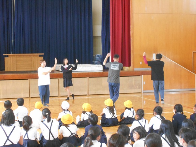 桃山町音頭を体験しました(有志）