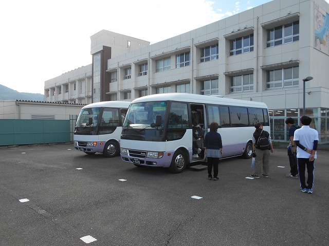 五年生　宿泊体験に出発しました