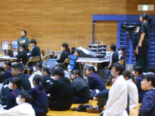 5年生　荒川中学校へ訪問（りら高校の舞台、素晴らしい！）