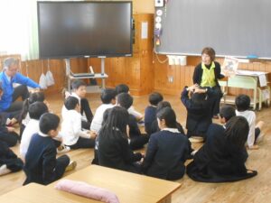 朝の読み聞かせ（低学年）