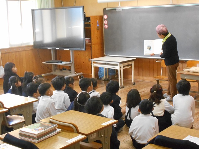 朝の読み聞かせ（低学年）