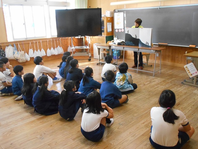 朝の読み聞かせ（低学年）