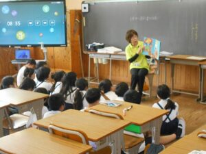 朝の読み聞かせ（高学年）