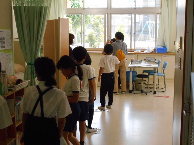 朝トレ、昼休み、耳鼻科検診