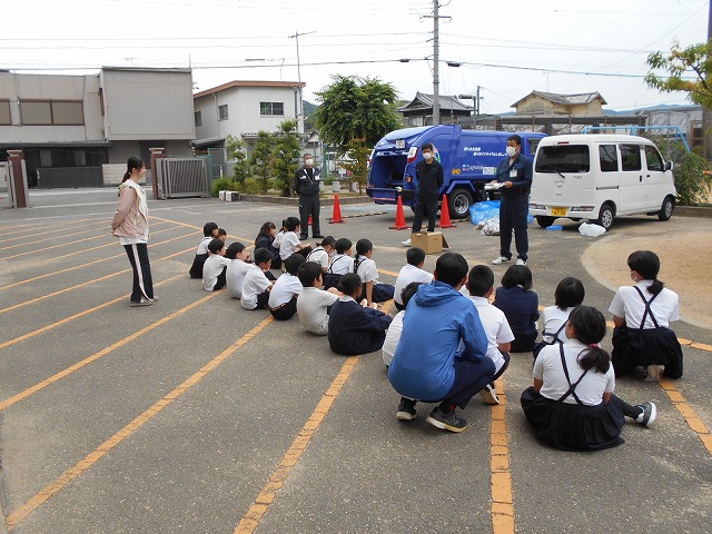 4年　パッカー車の見学・体験