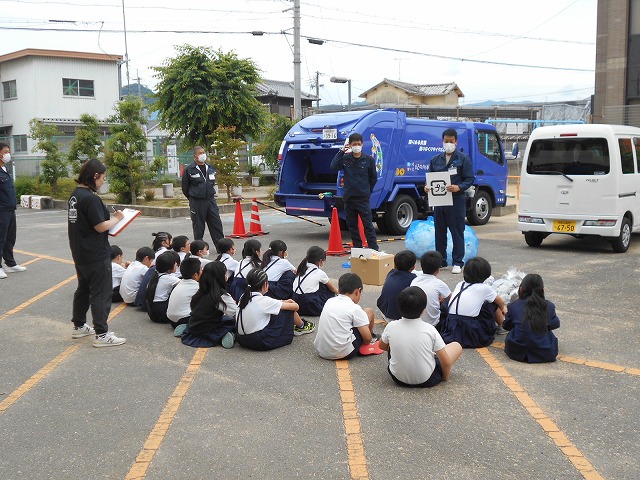 4年　パッカー車の見学・体験