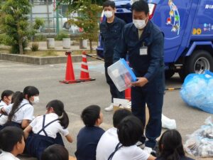 4年　パッカー車の見学・体験