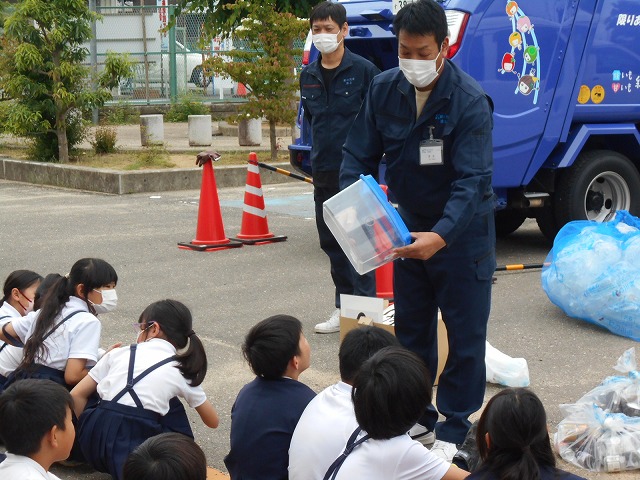 4年　パッカー車の見学・体験