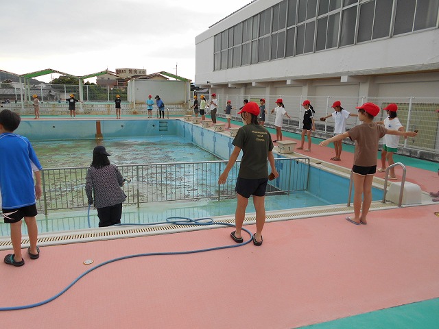 ３年荒川中学校見学・５６年プール掃除