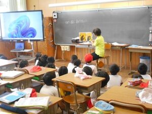 朝の読み聞かせ　高学年