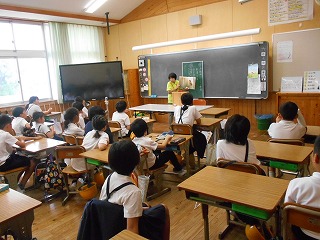 朝の読み聞かせ　高学年