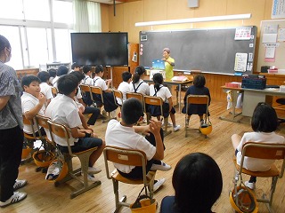 朝の読み聞かせ　高学年