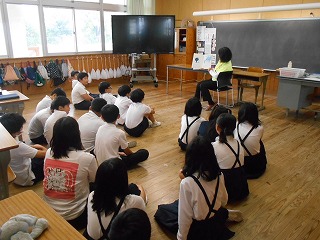 朝の読み聞かせ　高学年