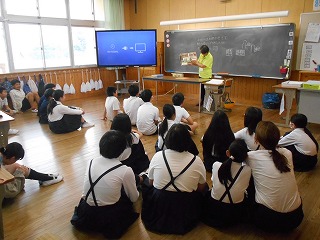 朝の読み聞かせ　高学年