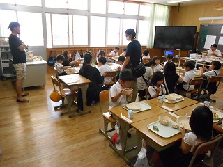 給食試食会（育友会研修部）