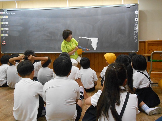 朝の読み聞かせ（１～３年）