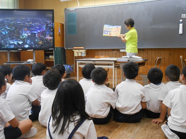 朝の読み聞かせ（１～３年）