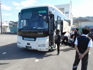 5年生　宿泊体験に出発しました