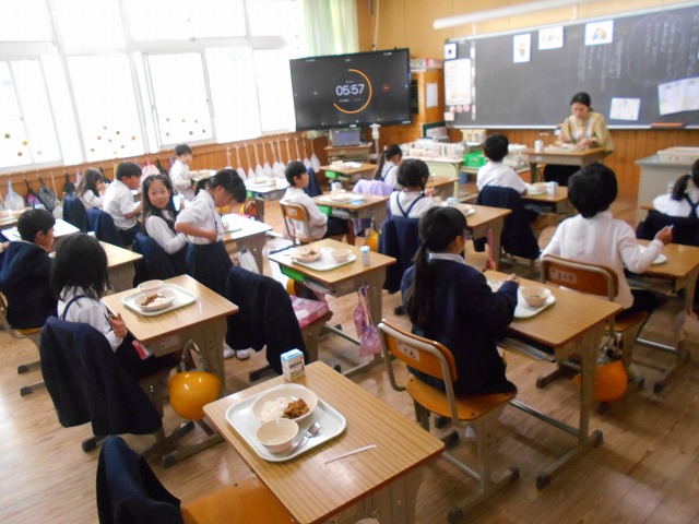 給食風景（１～6年）