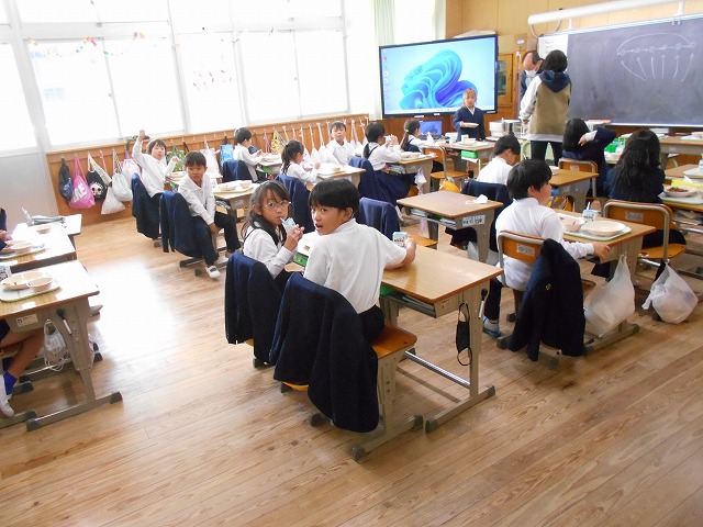 給食風景（１～6年）